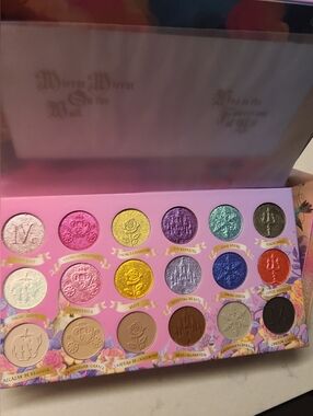 Nomad FAIRY TALE EUROPE Eyeshadow Palette